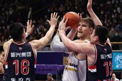 开云官网-广州队翻盘北京队，麦科勒姆统治全场