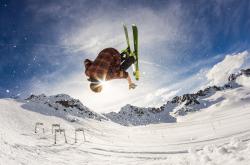 开云体育官网-赛道与绿茵的暗合，阿尔瓦雷斯持续制造杀伤的启示