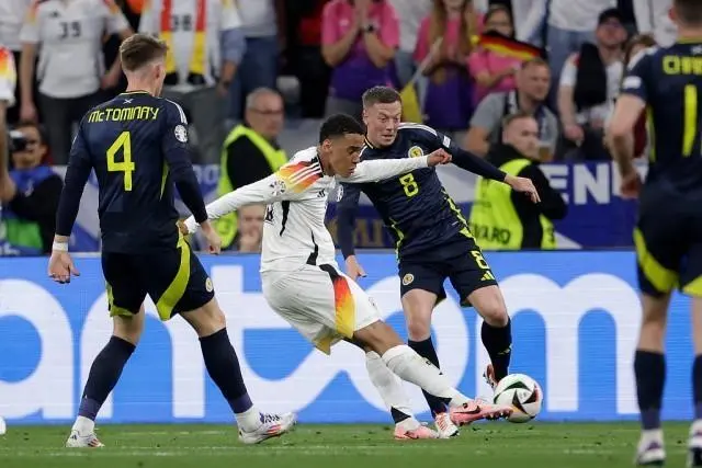 荷兰队惨遭淘汰,与比利时队擦肩而过欧国联奖杯的简单介绍 荷兰队惨遭淘汰,与比利时队擦肩而过欧国联奖杯的简单介绍