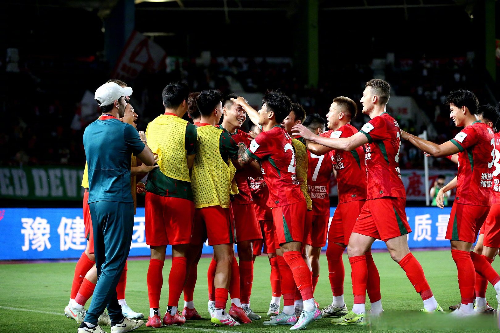 巅峰之战,足球舞台上展现非凡风采 巅峰之战,足球舞台上展现非凡风采