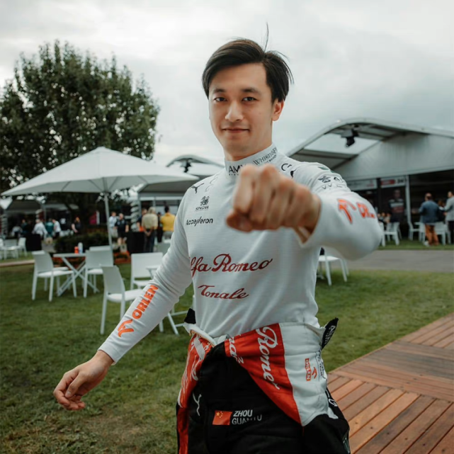 红牛二队鏖战威廉姆斯，周冠宇关键制胜的简单介绍