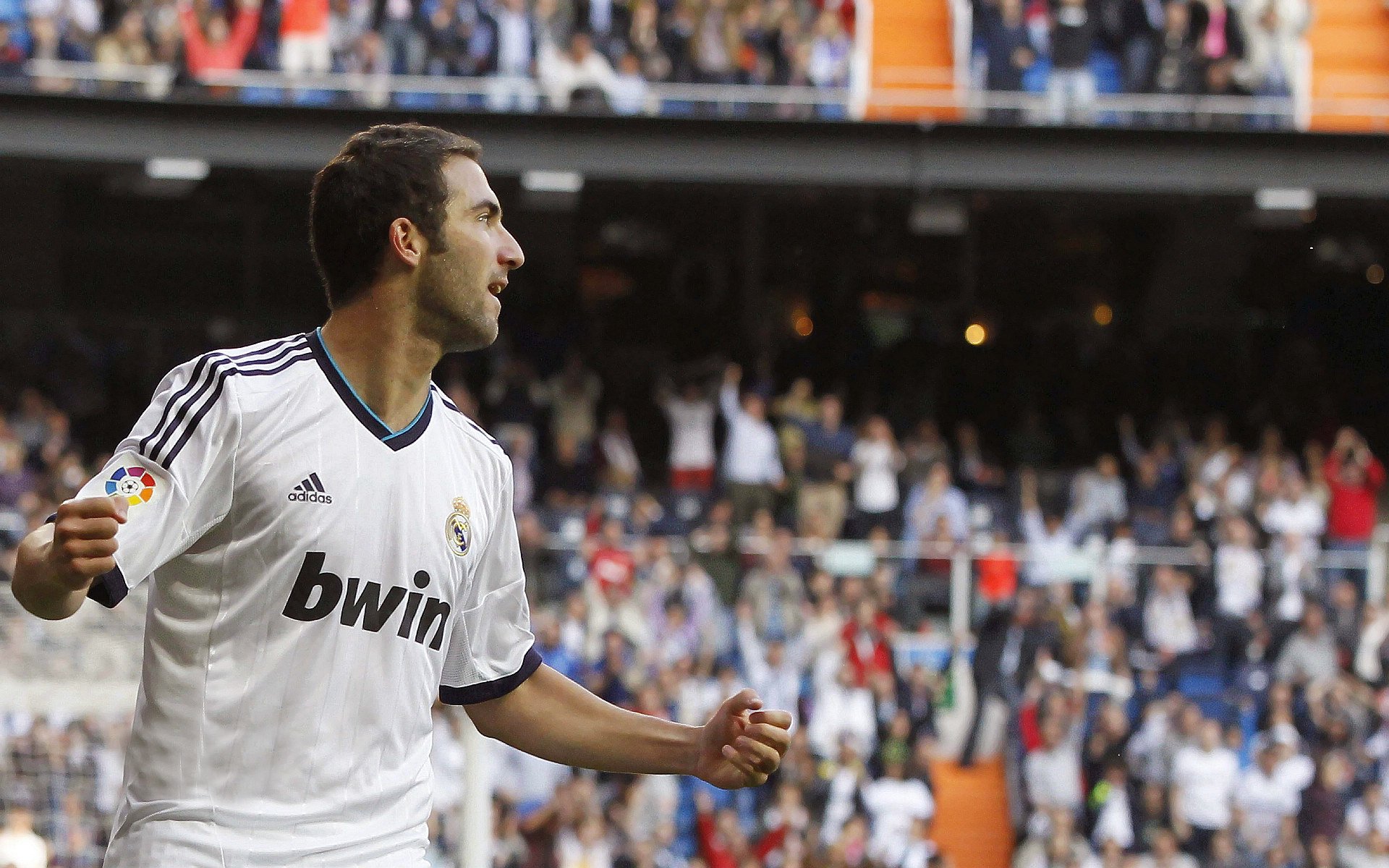 浓眉统治内线单节狂飙，雄鹿团队碾压森林狼迎连胜