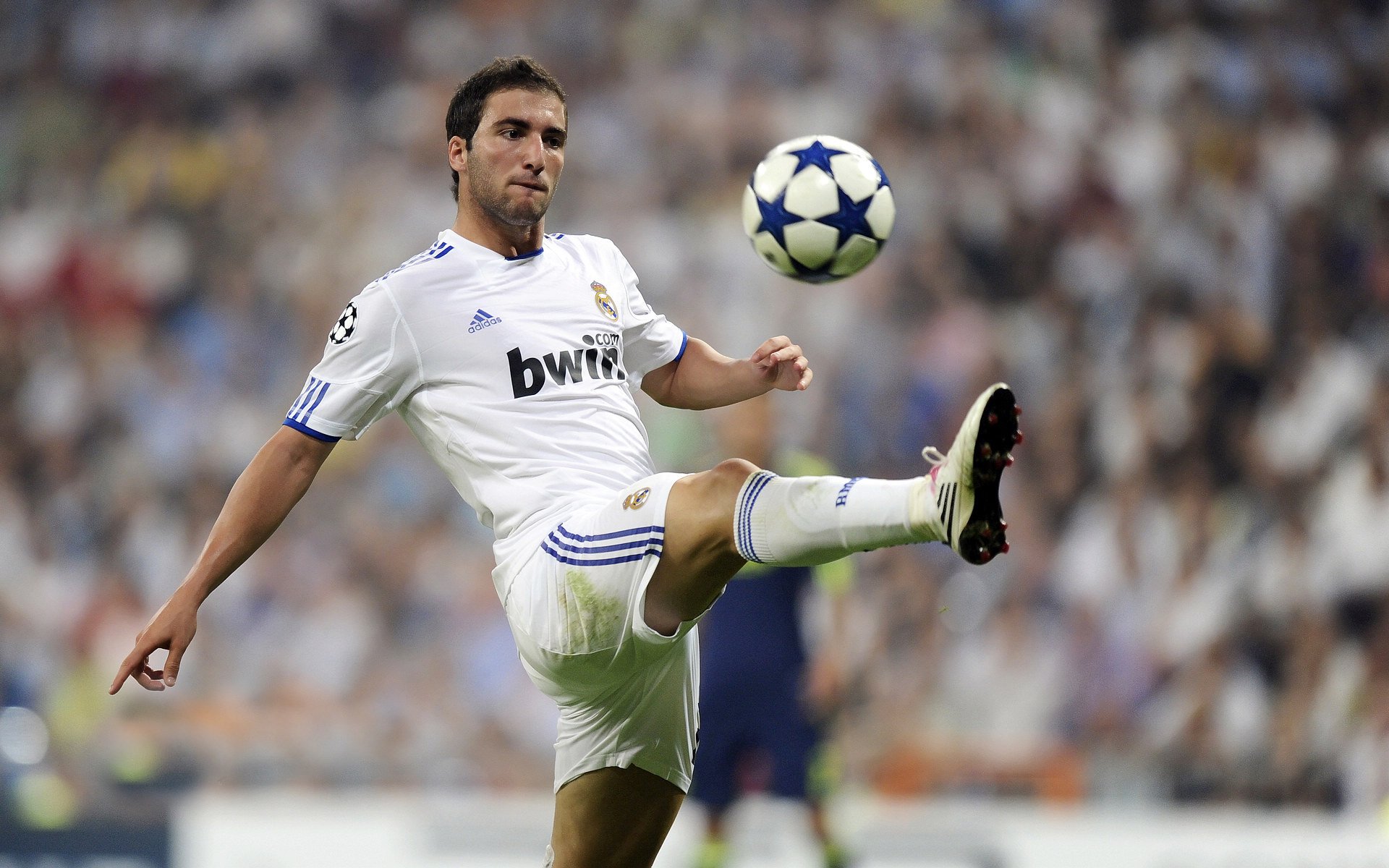 当中国足球遇见曼城，布鲁诺的教科书表现如何映照我们的差距